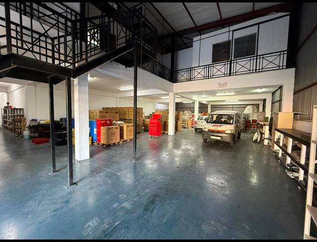 590M² WAREHOUSE TO LET IN SPARTAN